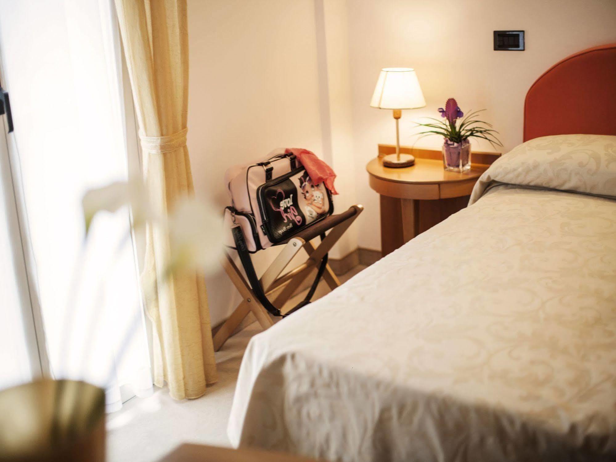 Hotel Levante Rimini Ngoại thất bức ảnh