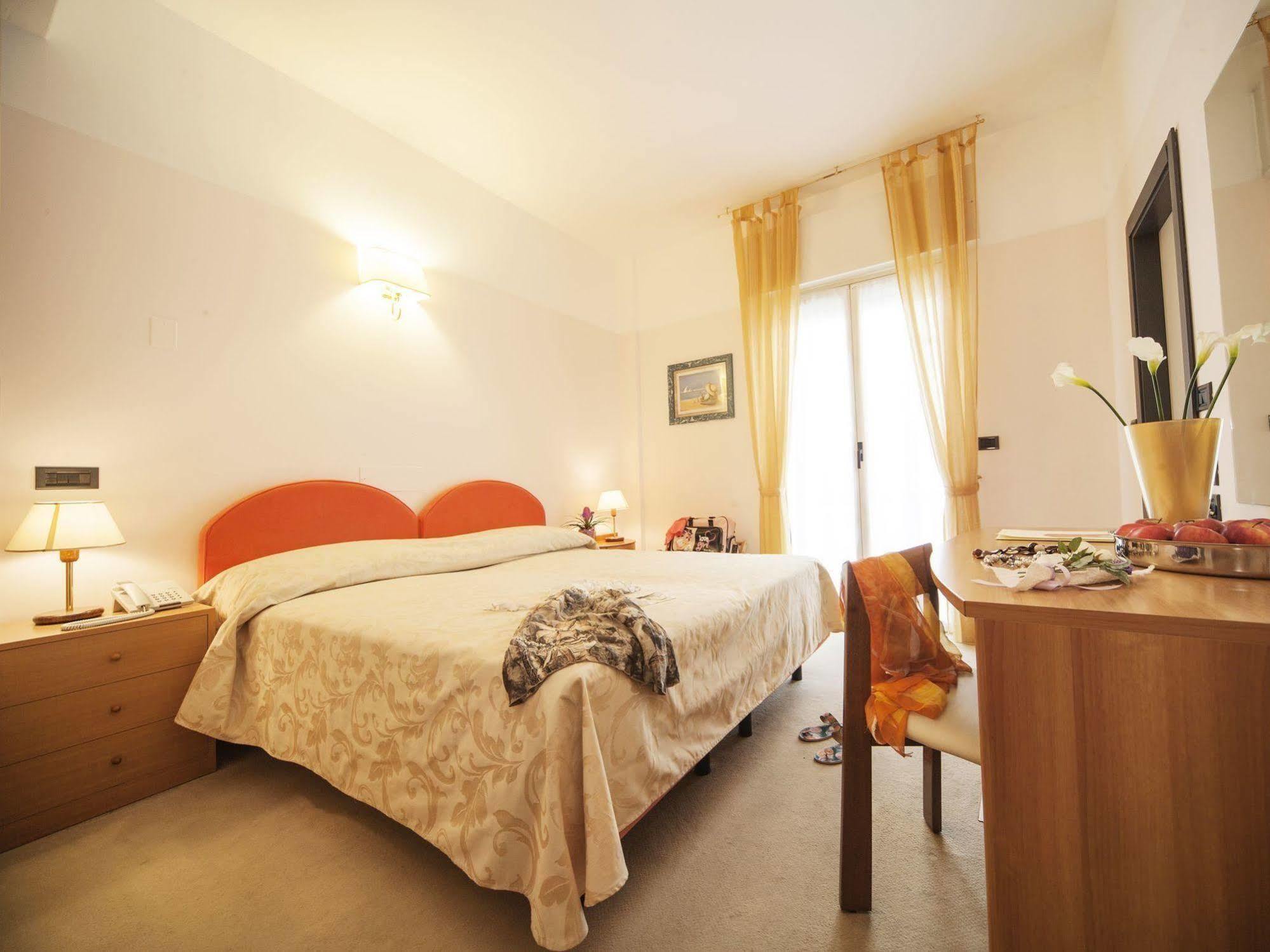 Hotel Levante Rimini Ngoại thất bức ảnh